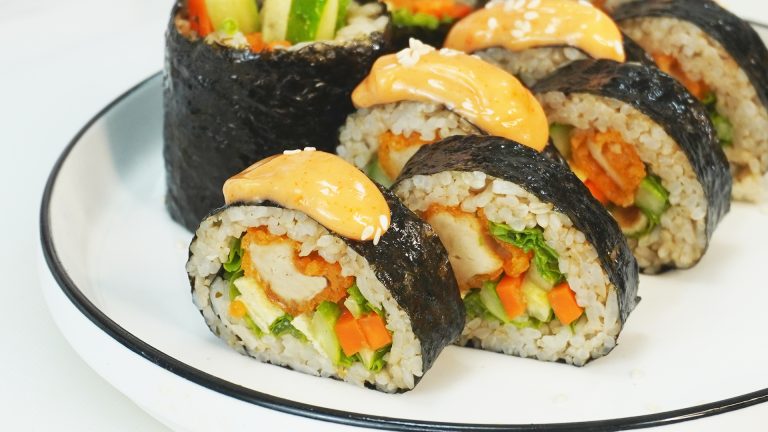 Sushi Roll dengan Kriuk Nugget Stick